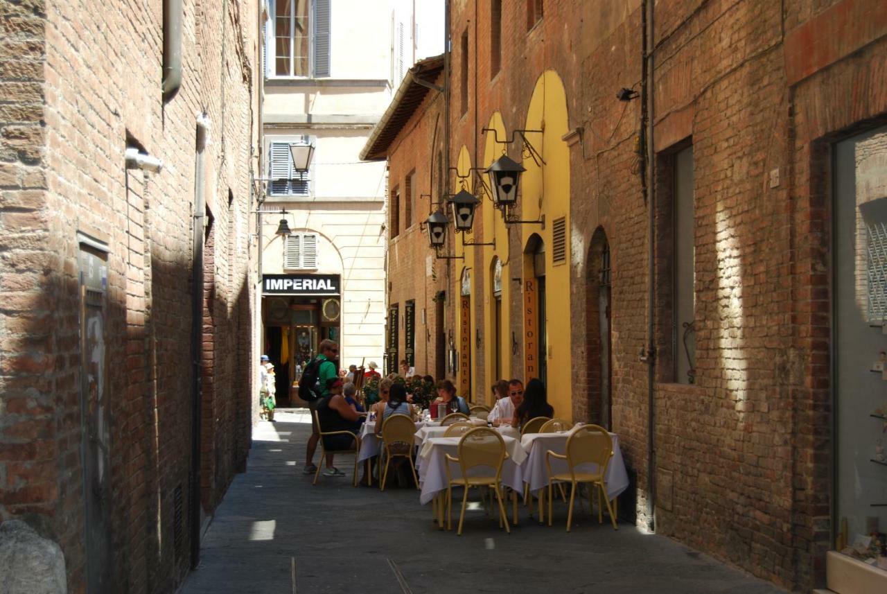 Antica Dimora Del Buongoverno Siena Exterior foto